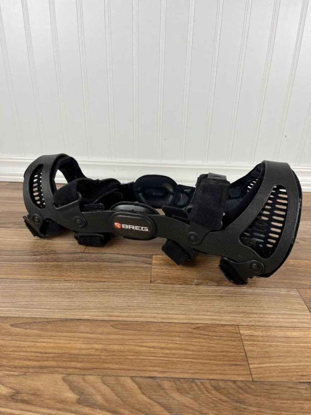 Breg Fusion Knee Brace Left Leg Size-Medium + Adjustable Straps